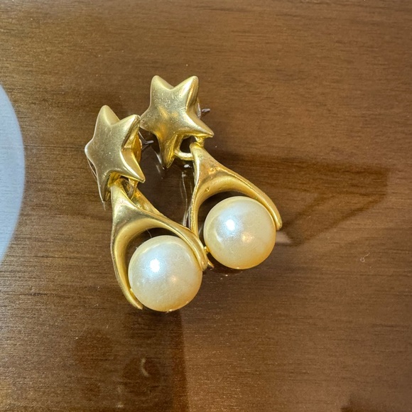 Jewelry - Gold Star Pearl Earrings